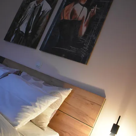 Daire Christina's Anabolu